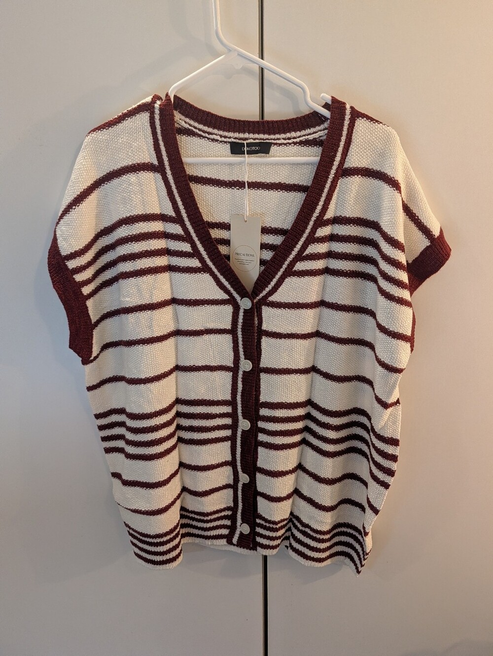 Dokotoo Woman's 2XL Striped Knit Button-Front Sweater Vest White & Burgundy NWT